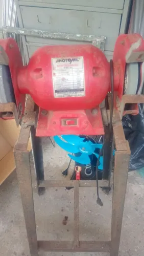 Esmeril motomil com bancada de ferro