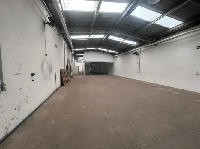Galpão de 360m² para locação na Vila São Pedro - Santo André - SP
