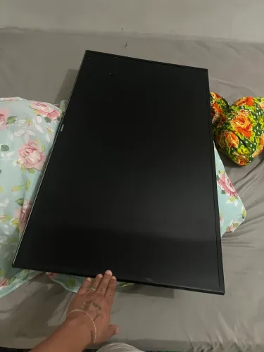 Tv Samsung 43 polegadas, tela está quebrada somente para retirada de peças !