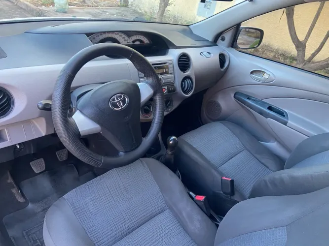 Toyota Etios XS Sedan 1.5 Flex 16V 4P Mec. 2013