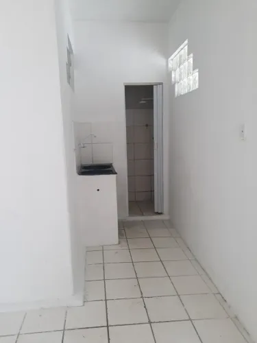 Quitinete de quarto e WC próx. Fac. Maurício de Nassau Aguanambi - Visconde do Rio Branco