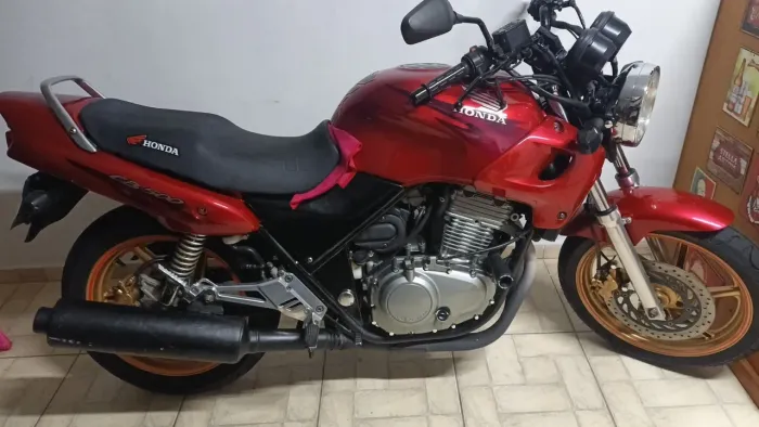 CB500 IMPECÁVEL. NA COR VERMELHA METÁLICA.ACEITO MOTO MENOR.PREFERENCIA POR BIZ