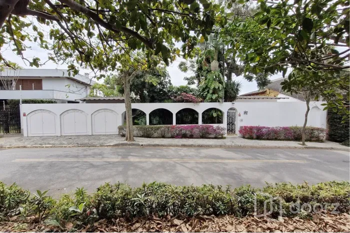 Imóvel na Olegário Mariano com 4 dormitórios e 751m²