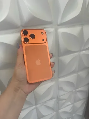 Vendo iPhone XR na carcaça do iPhone 17 pro 74gigas 