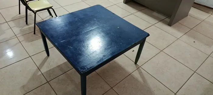 Mesa infantil com cadeiras