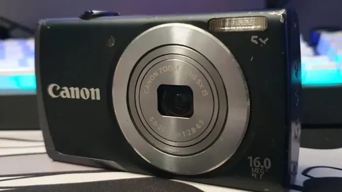 Canon PowerShot A3500 IS 16 MP CCD 720P (HD)