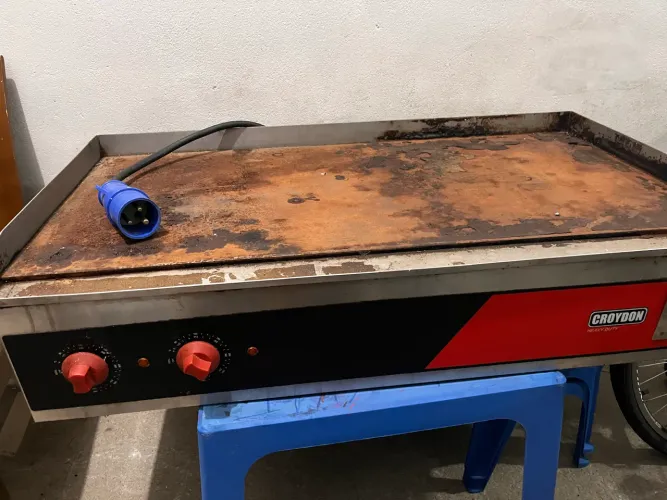Chapa elétrica croydon 220