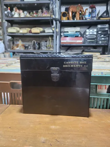 Estojo Case Porta Fitas K7 Com 24 Fitas