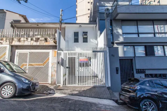 Casa comercial na Rua Aníbal Benevolo, 102 180 m²