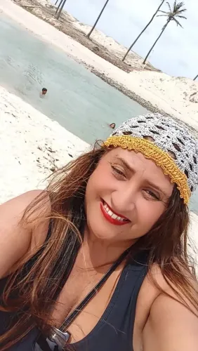 Sou cuidadora e técnica de enfermagem.