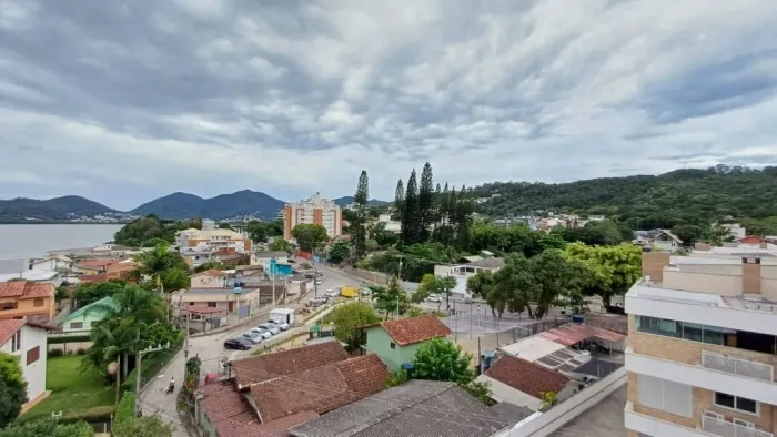 Duplex à Venda no João Paulo em Florianópolis com 2 Suítes, 2 Vagas e Condomínio com Segur
