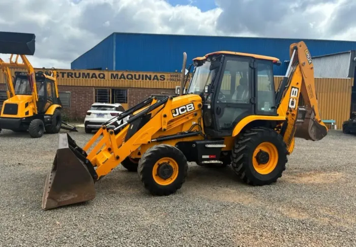 JCB RETROESCAVADEIRA (OFERTA RELÂMPAGO)