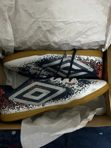 Chuteira umbro futsal cosmic