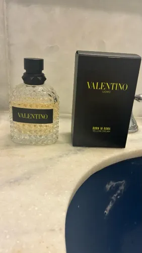 Perfume valentino born in roma yellow dream 100ml usado