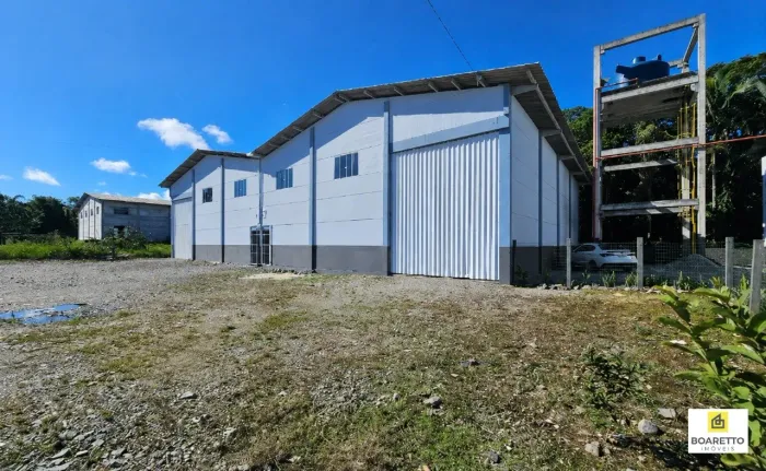 Galpão NOVO com 700m² e Mezanino em Condomínio Fechado.