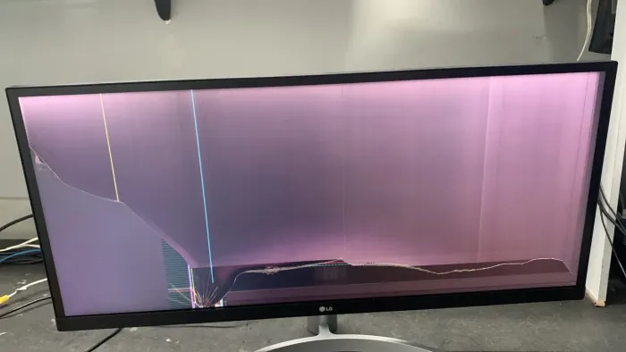 Monitor LG 29? ultrawide 29WK600-W com a tela quebrada