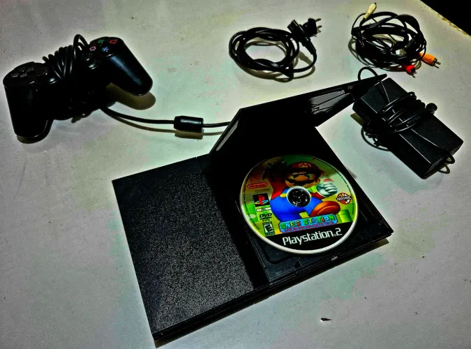 Playstation 2 em perfeito estado, usado pouquíssimas vezes