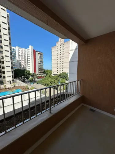 Amplo Apartamento com 160m², 4 Quartos e Sol da Manhã no miolo da Praia do Canto!