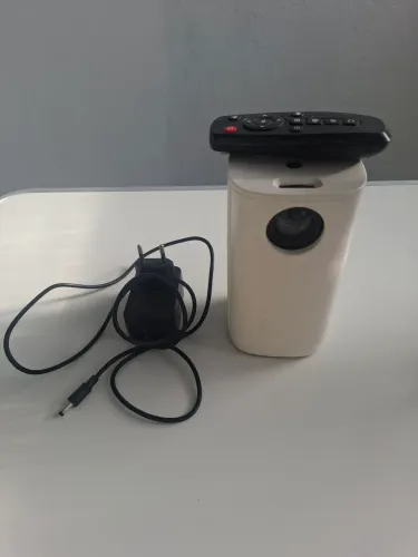 Projetor portátil para celular wifi bluetooth e cabo usb usado