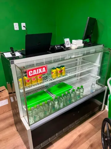 Vitrine para exposição de produtos resfriados