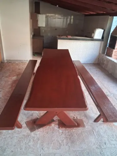 Mesa Angelim Pedra 3 metro por 1metro com dois banco.