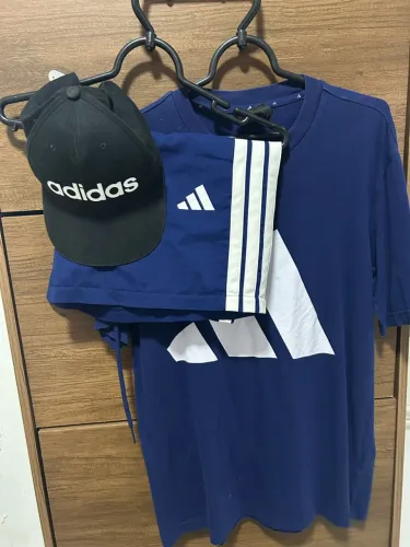 Camisa adidas berma adidas boné adidas