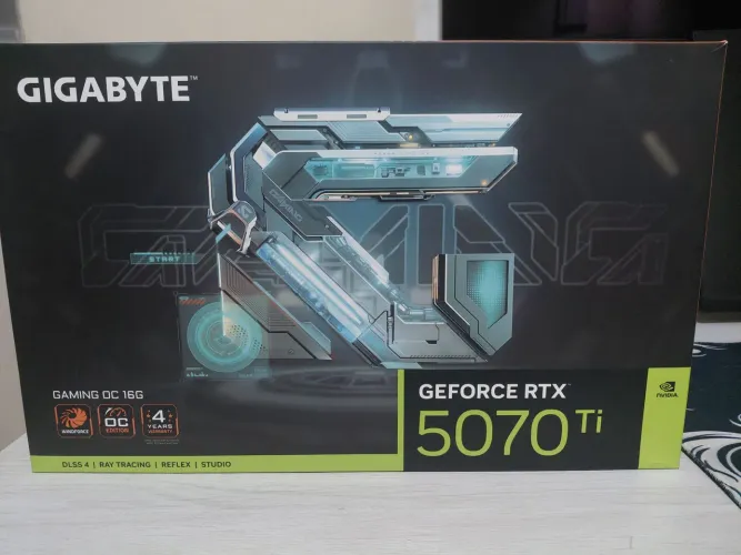 Placa de vídeo RTX 5070 TI 16GB Gigabyte Gaming OC