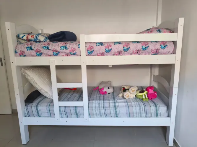 Beliche, cômoda e estante