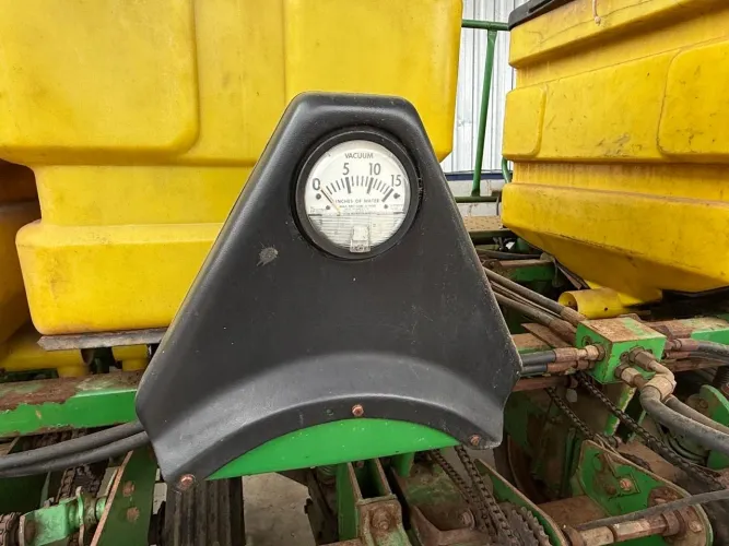 SEMEADORA JOHN DEERE 9211 VACUMETER - 11 LINHAS - ANO 2008