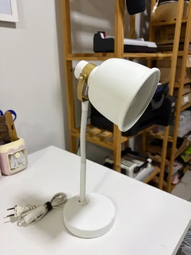 Luminária branca com dourado