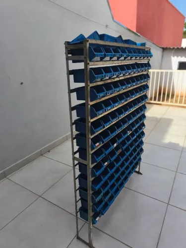 Estante gaveteiro