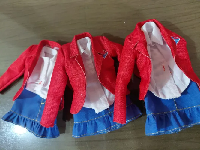 Lote 3 uniformes de Rebelde da Barbie