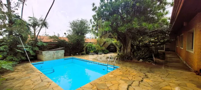 Casa com piscina na Vila dos Médicos, com 750m2 de terreno e 4 dormitórios!