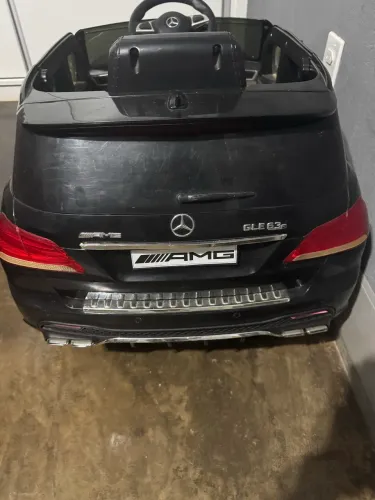 Carrinho infantil elétrico Mercedes gle 63s