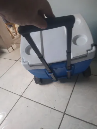 Caixa térmica com rodinhas