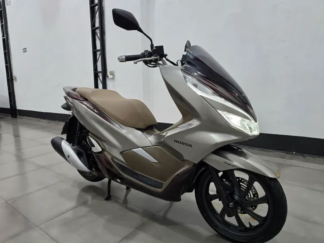 Honda PCX DLX 2022 (IMPECÁVEL)