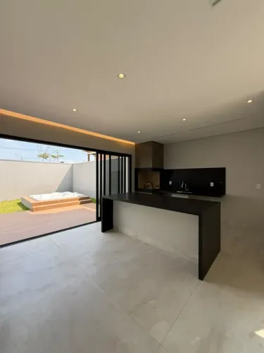 Casa térrea para venda com 214 m2 com 3 suítes - Condomínio Florais Perola - Cuiabá - MT