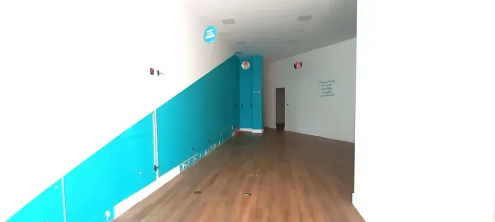 EXCELENTE !!!!!! Lojas com metragens variadas e adaptáveis para Locação no Costa Azul!!!!