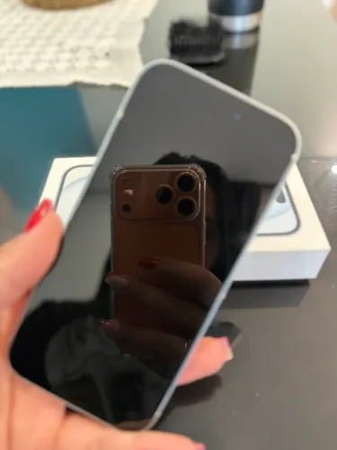 Vende-se iPhone 15 blue 