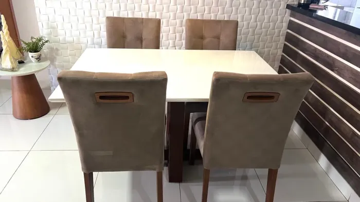 Mesa de jantar com 4 lugares - tampo de vidro off white