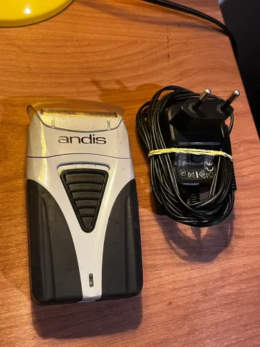 Barbeador Shaver Andis ProFoil Lithium (Para Conserto/Peças) + Carregador