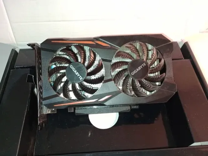 Placa de vídeo Gigabyte GTX 1050 Ti 4gb GDDR5