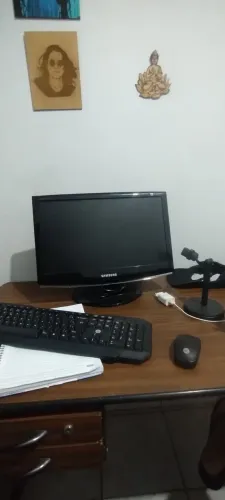 Monitor Samsung 18 polegadas , entrada VGA