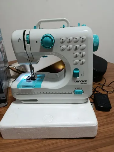 Máquina de costura portátil