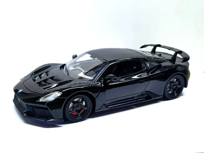 Maserati GT2 - Escala: 1:24 Carro de ferro