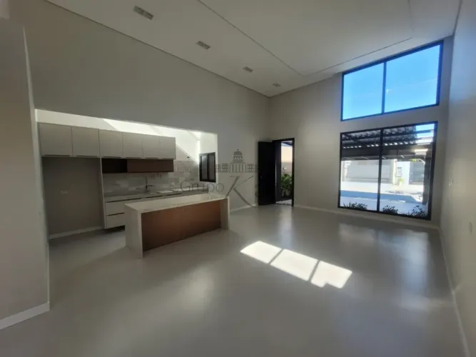 Casa - Portal dos Pássaros - 3 Dormitórios - 290m².