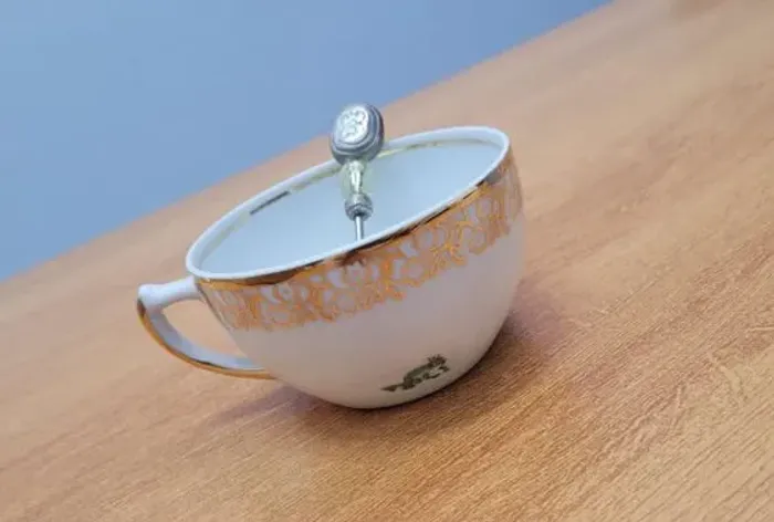 Conjunto de Xícara de Chá/Café em Porcelana com Colher Decorativa