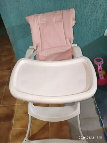Vende-se cadeirinha de alimentação.