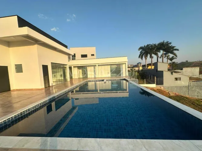Vende-se Casa Térrea em Condomínio Paraíso de Igaratá