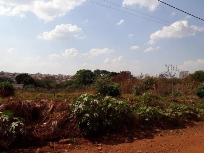 Área à venda no Bairro Chácaras Tubalina em Uberlândia